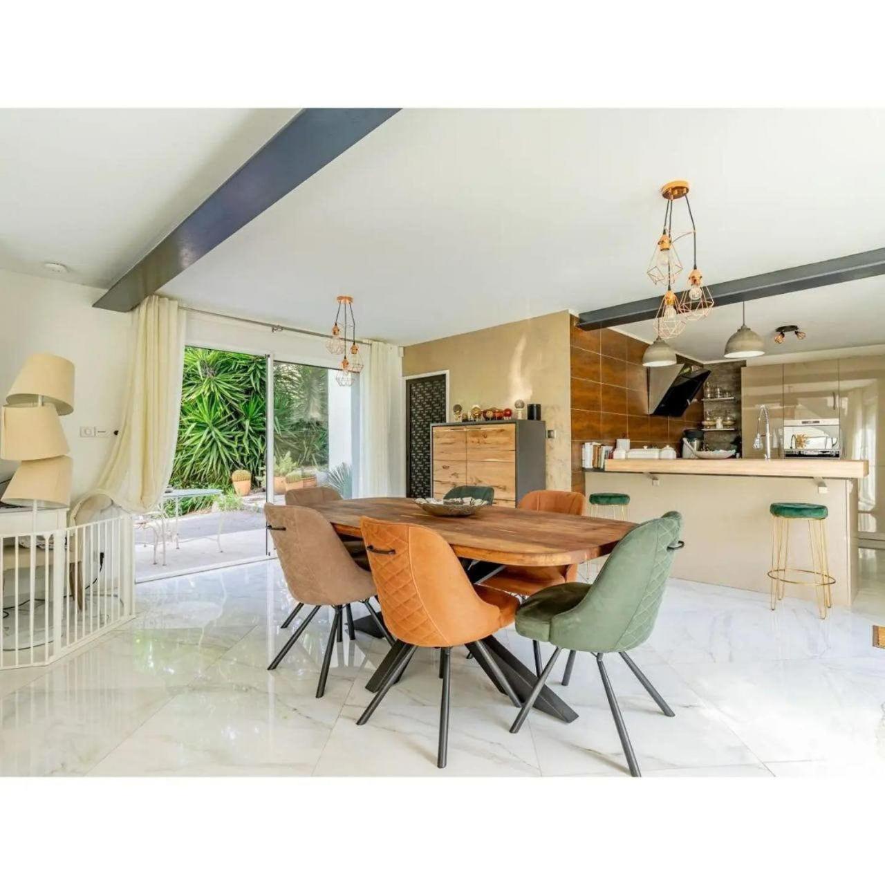 615 Widefied Dr Apartment *